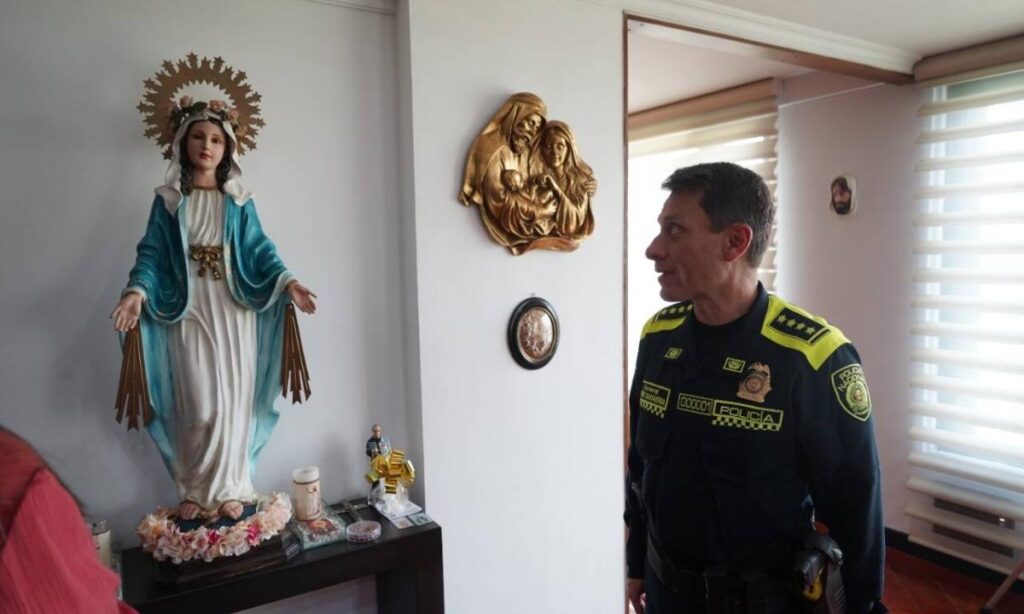 El director de la Policía es devoto de la Virgen María. FOTO: Mauricio Moreno. EL TIEMPO